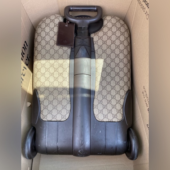 Gucci small rolling carry on size 20. - Picture 4 of 14